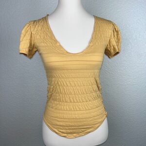 We The Free Women's Smocked Tee Blouse Mustard V-Neck Short Sleeve XS OB1434146